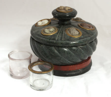 Ink stand