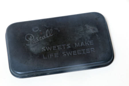 Sweet tin lid