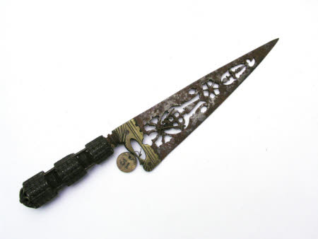 Serving knife