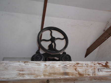 Hoist mechanism