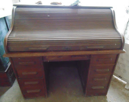 Roll-top desk