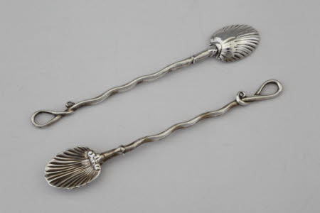Salt spoon