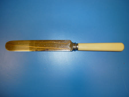 Tea knife