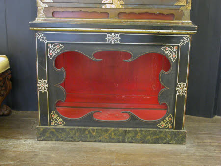 File:Japanese lacquer cabinet - Staatliches Museum für Völkerkunde München  - DSC08404.JPG - Wikimedia Commons