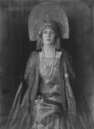Lady Diana Olivia Winifred Maud Manners, Viscountess Norwich (1892-1986) as the Madonna in 'The ...