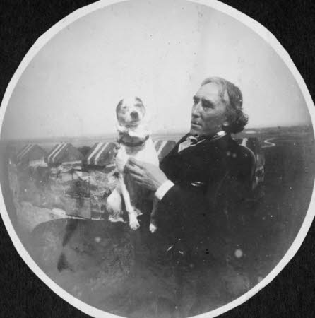 Sir Henry Irving (1838-1905) and Ellen Terry's dog 'Fussie' at Winchelsea, East Sussex