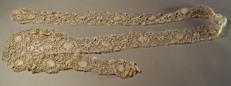 Lace collar