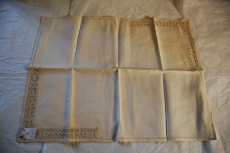 Tray cloth