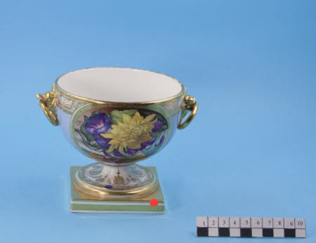 Sauce tureen