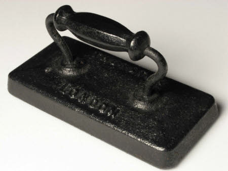 Billiard table iron
