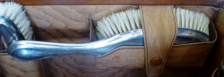 Clothes brush