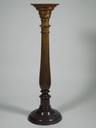 Pedestal stand