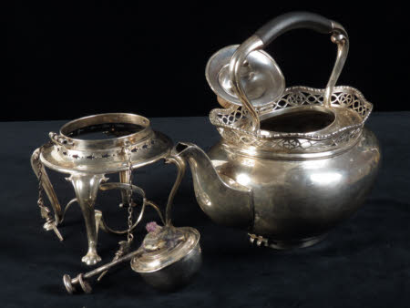 Tea kettle