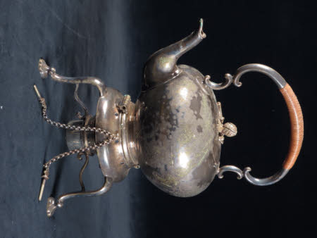 Tea kettle