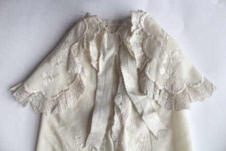 Doll's cape