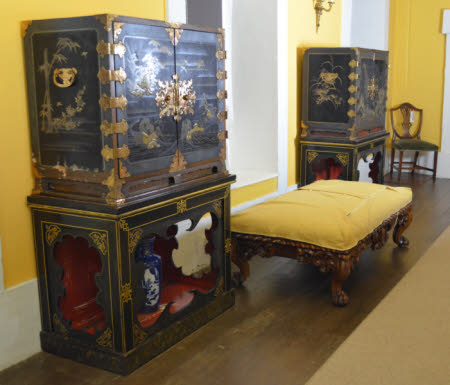 Black Lacquer Japanese Shoe Cabinet