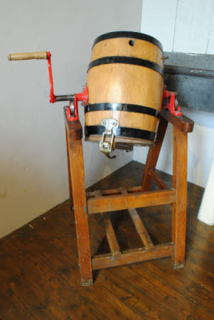 Butter churn 1700762 | National Trust Collections