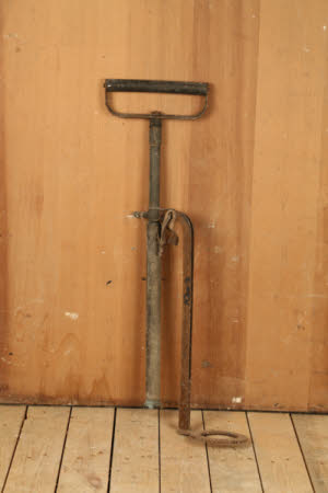 Hand pump