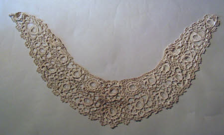 Lace collar