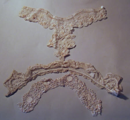Lace collar