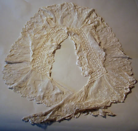 Lace collar