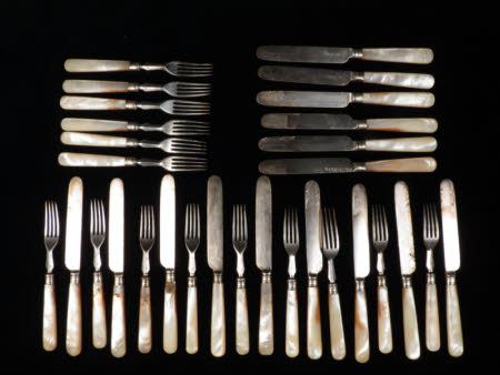 Dessert cutlery