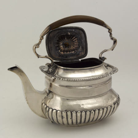 Tea kettle