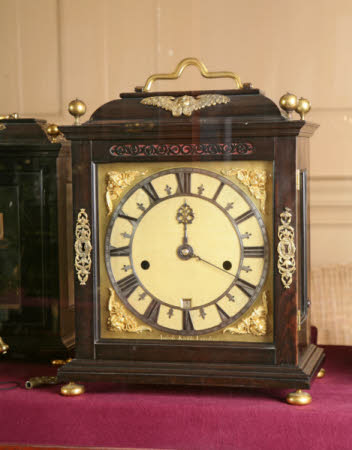 Bracket clock