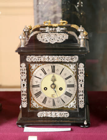 Bracket clock