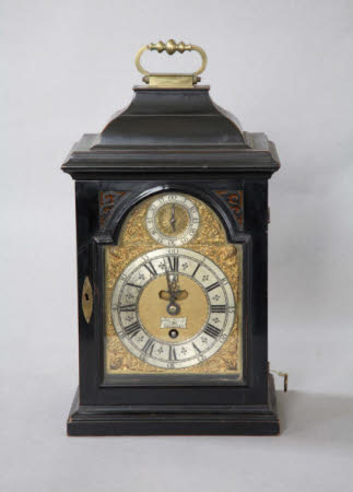 Bracket clock