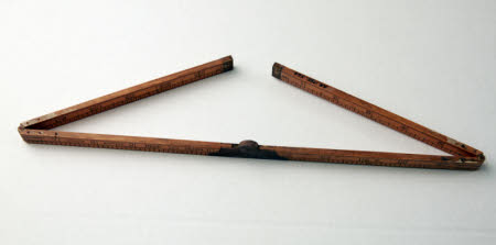 Folding ruler