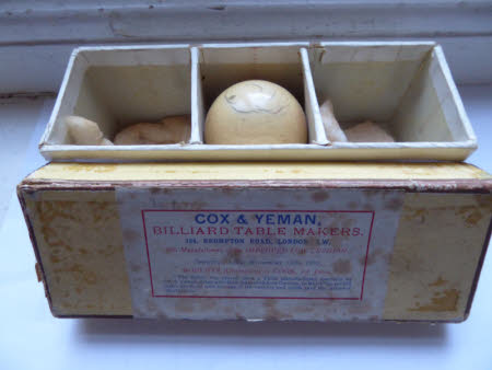 Billiard ball box