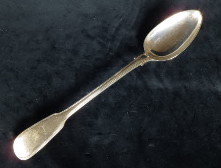 Serving spoon