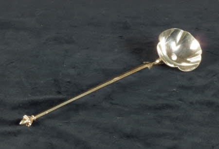 Serving spoon