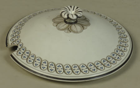 Tureen stand cover