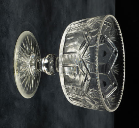 Pedestal bowl