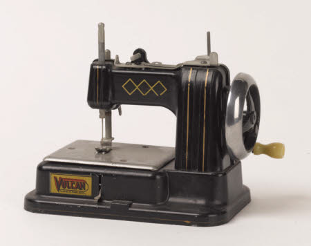 Toy sewing machine