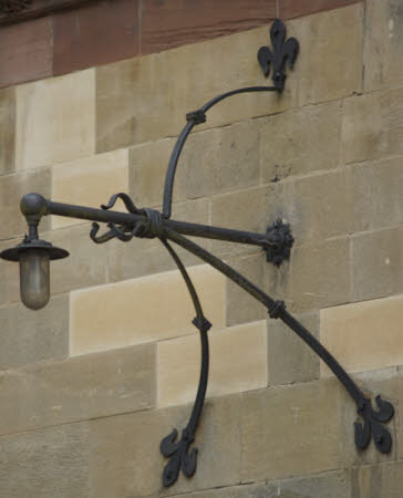Light fixture