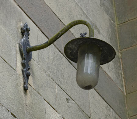 Light fixture