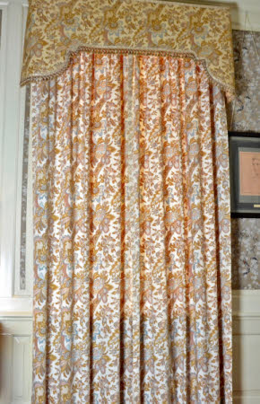 Curtains and pelmets