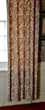Curtains and pelmets