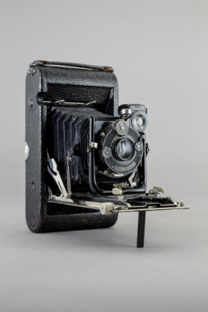 ICA folding rollfilm camera