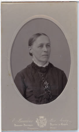 Carbon print of unknown woman, oval image