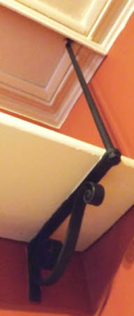 Shelf bracket