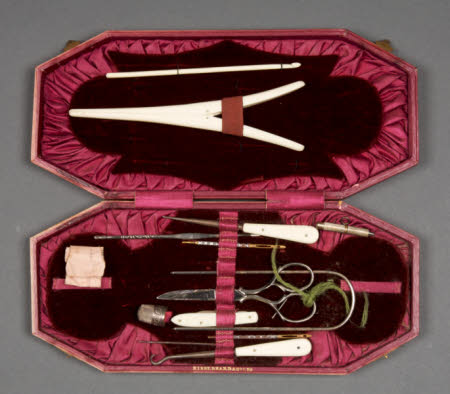 Necessaire