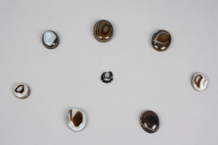 A group of jewellery oddments