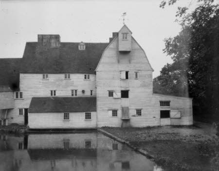 Shaw’s Corner. Reproduced with kind permission of LSE, The National Trust, and The Society of Authors on behalf of the Bernard Shaw Estate © National Trust