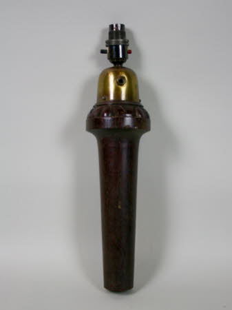 Light bulb fitting