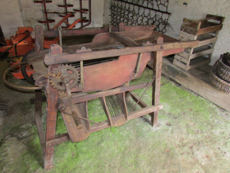 Cleaning equipment
