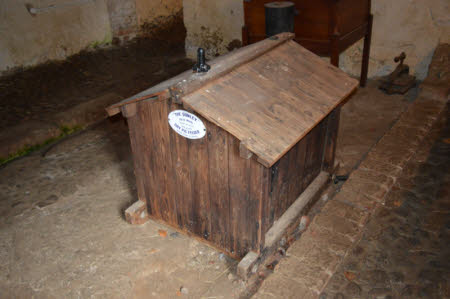 Pig feeder